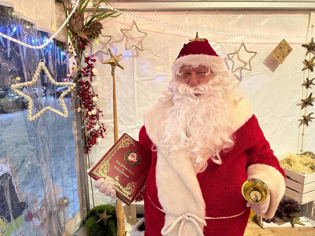 Weihnachtsmaneinsatz beim REWE in Bad Doberan